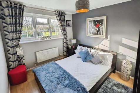 49 Cornwall Crescent bedroom 2 a.jpg