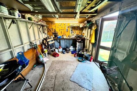 Garage / Workshop