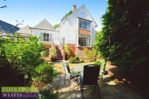Garden Showing Patio Area