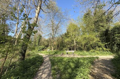 Nearby Betjemen Millennium Park