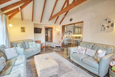 DINING/FAMILY ROOM