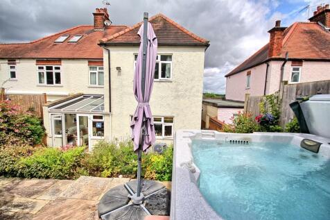 HOT TUB AND GARDEN SHED