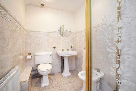 BEDROOM 2 ENSUITE
