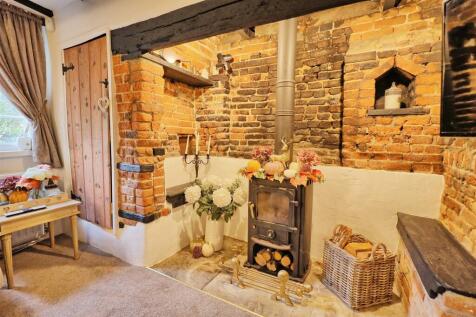 FEATURE FIREPLACE