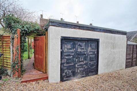 DOUBLE GARAGE