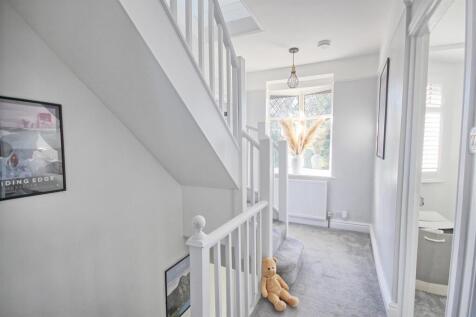 FIRST FLOOR LANDING