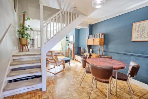 LIVING/DINING ROOM