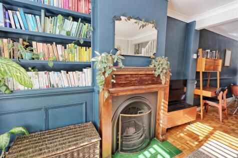 FEATURE FIREPLACE