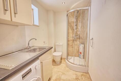 SHOWER/UTILITY ROOM