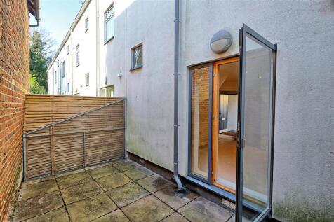 COURTYARD GARDEN