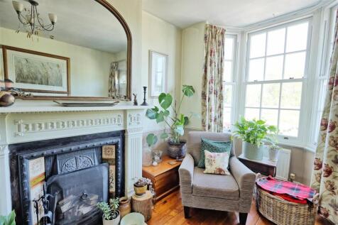 FEATURE FIREPLACE