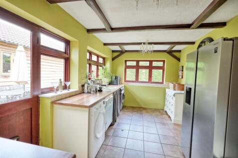 KITCHEN/BREAKFAST ROOM