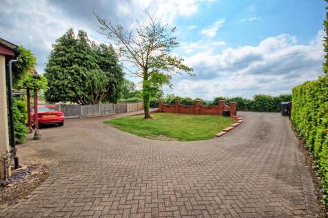 CARRIAGE DRIVEWAY