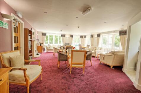 COMMUNAL LIVING ROOM