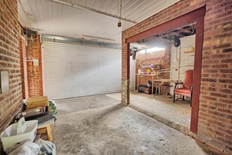 DOUBLE GARAGE