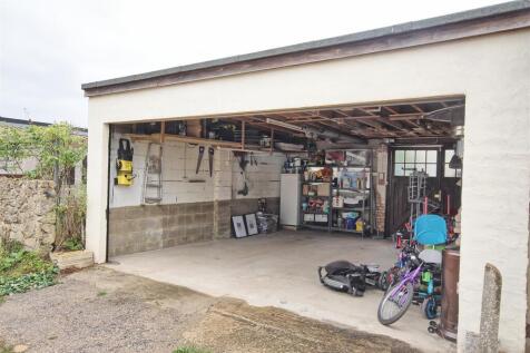 DOUBLE GARAGE