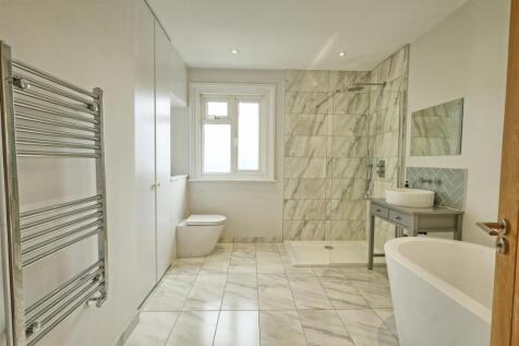 LUXURY BATHROOM