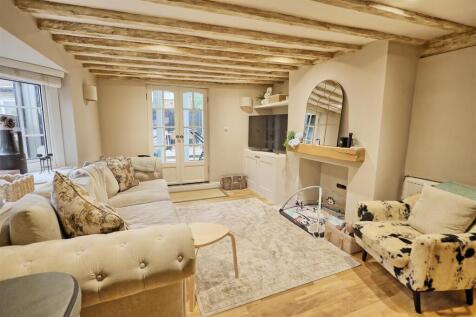 LIVING /SITTING ROOM