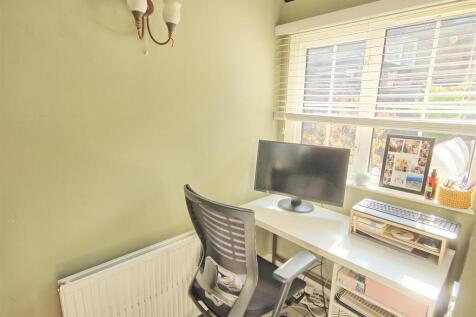 STUDY/HOME OFFICE