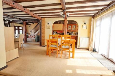 FAMILY/DINING ROOM