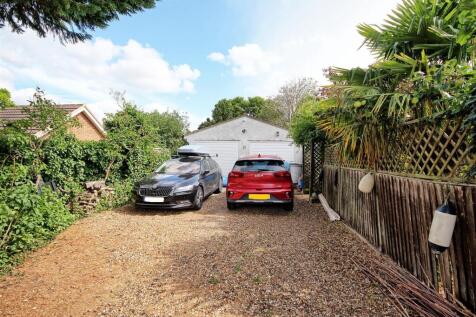 DOUBLE GARAGE