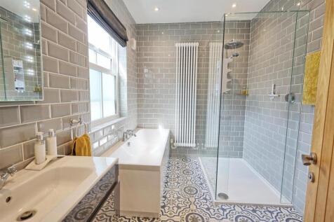 LUXURY BATHROOM