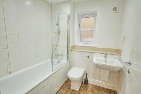 GROUND FLOOR BATHROOM