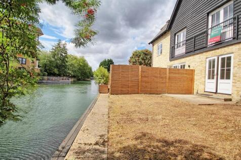 PRIVATE REAR GARDEN