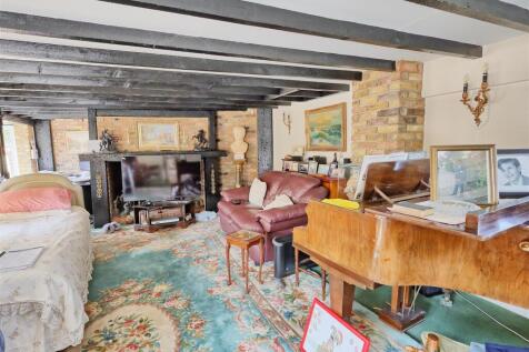 MAIN RECEPTION ROOM