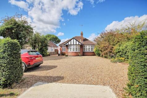 LARGE DRIVEWAY