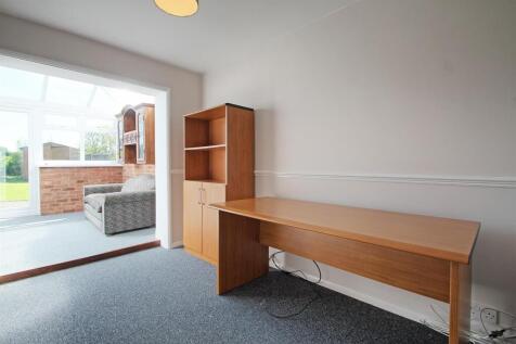 FURTHER RECEPTION ROOM