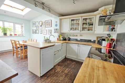 KITCHEN/BREAKFAST ROOM