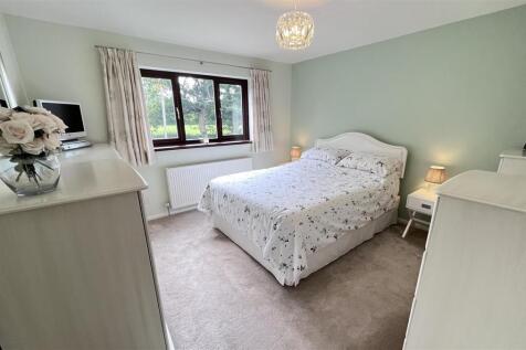 12.Main bedroom.jpg