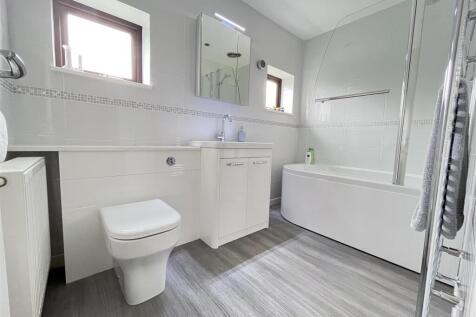 18.Bathroom.JPG