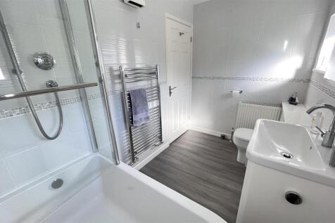19.Bathroom.JPG