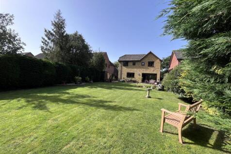 20.Back of house.JPG