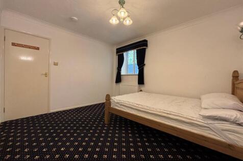 Bedroom One 1.jpg