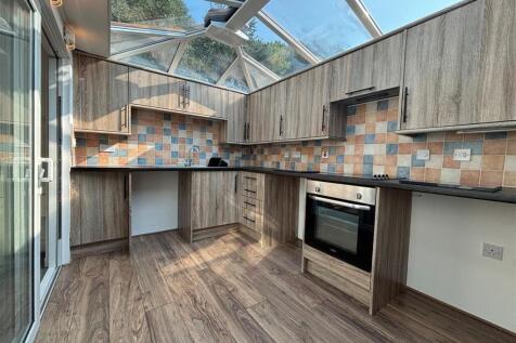 Kitchen 2.jpg