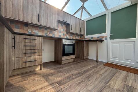 Kitchen 1.jpg