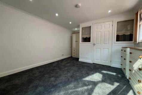 Living Bedroom 1.jpg