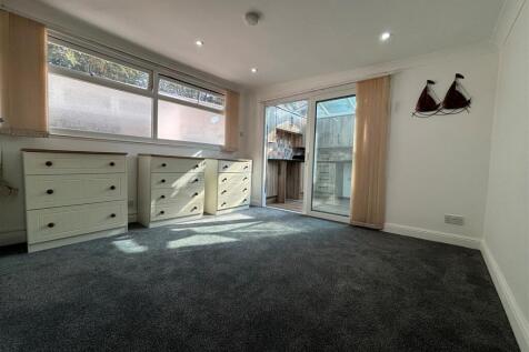 Living Bedroom 2.jpg