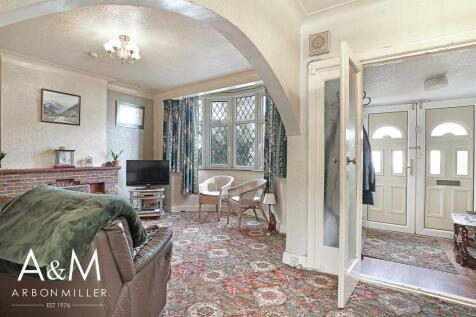 Entrance Hall/Lounge Area
