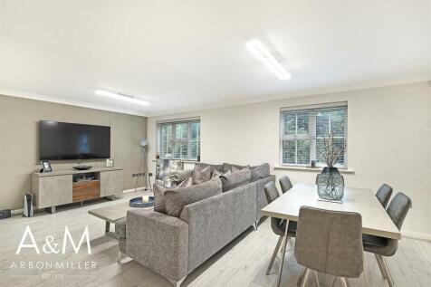 LOUNGE/DINING AREA
