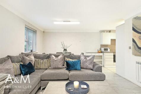 LOUNGE/DINING AREA