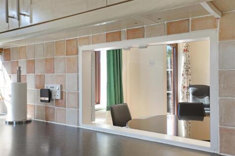 Kitchen/Serving Hatch