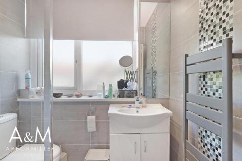 EN-SUITE SHOWER
