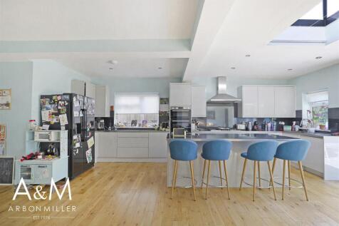 OPEN PLAN KITCHEN/DINER