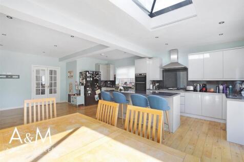 OPEN PLAN KITCHEN/DINER