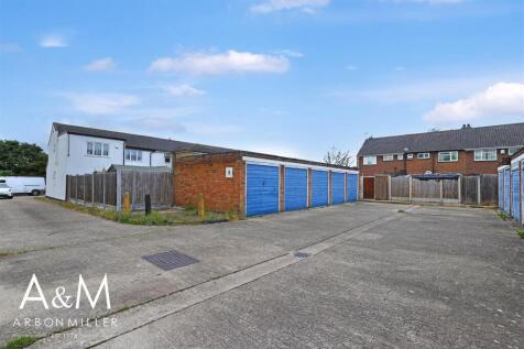 Rear Garage En-Bloc