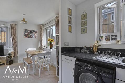 KITCHEN/LOUNGE